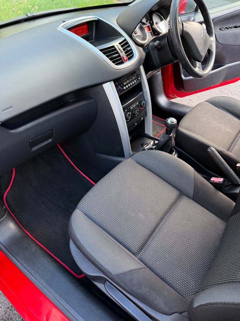 Peugeot, 207, Hatchback, 2012, Manual, 1560 (cc), 5 doors