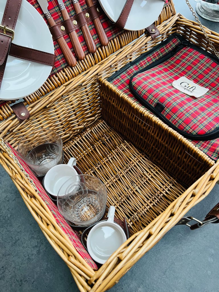 The Gift Company Stunning Picnic Basket with in-built Cool Box