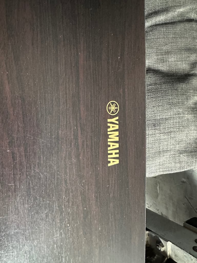 Yamaha Arius KDP 143 Digital Piano
