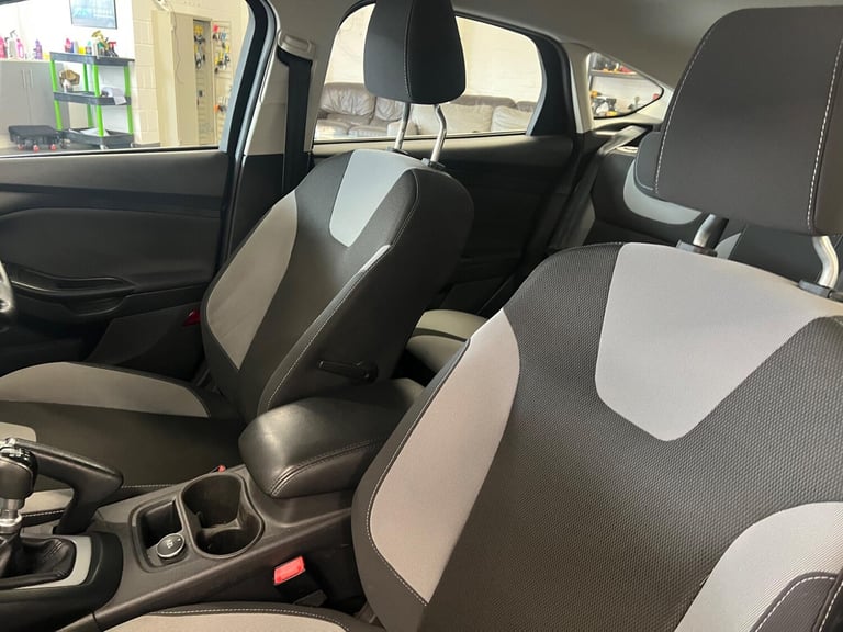 2014 Ford Focus 1.0T EcoBoost Zetec S Euro 5 (s/s) 5dr HATCHBACK Petrol Manual