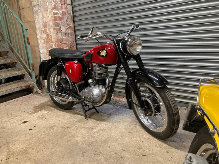 1961 BSA C15 250cc SINGLE (CLASSIC MOTORCYCLE) FULLY SORTED RELIABLE !!