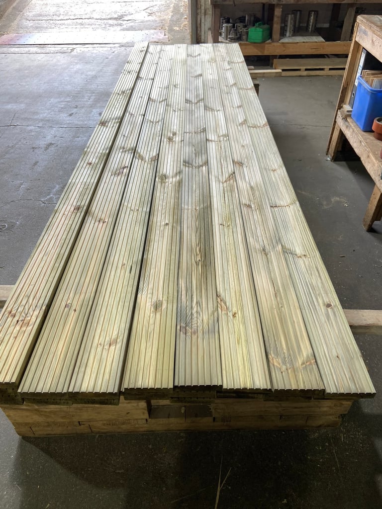 PREMIUM QUALITY DECKING BOARDS 3.6 X 120 X 28 