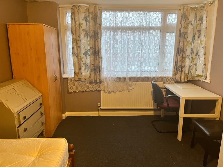 Single and double room available for rend in Feltham 