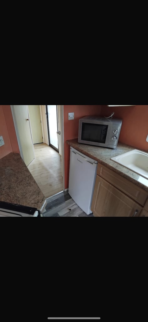 🏡 2-Bed Static caravan for rent -Winchester 