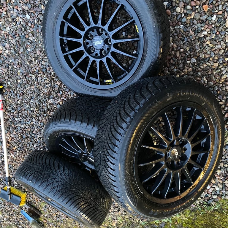 Set of 4 alloy wheels and winter tyres 
