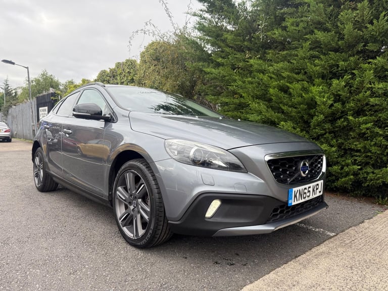 2015 Volvo V40 Cross Country 1.6 D2 Lux Nav Euro 5 (s/s) 5dr HATCHBACK Diesel Manual