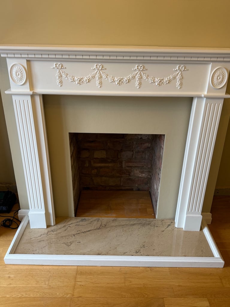 GEORGIAN WOODEN FIREPLACE & HEARTH
