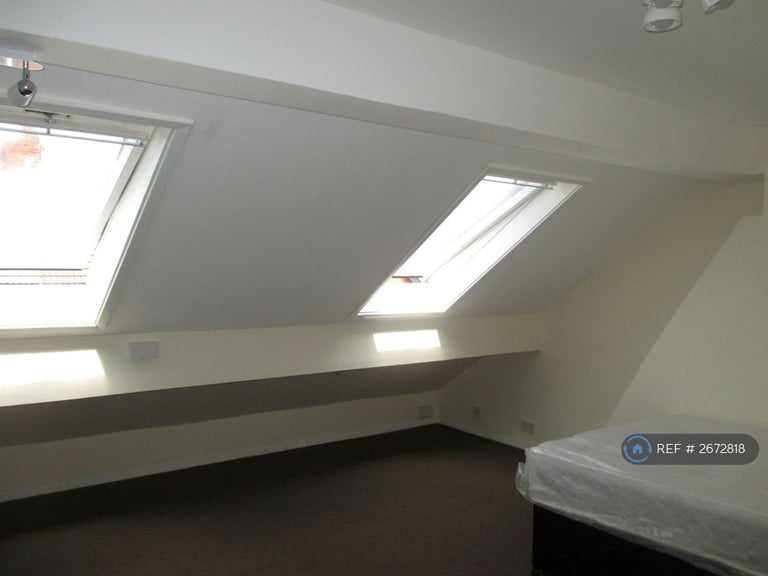 6 bedroom house in Garmoyle Road, Liverpool, L15 (6 bed) (#2672818)