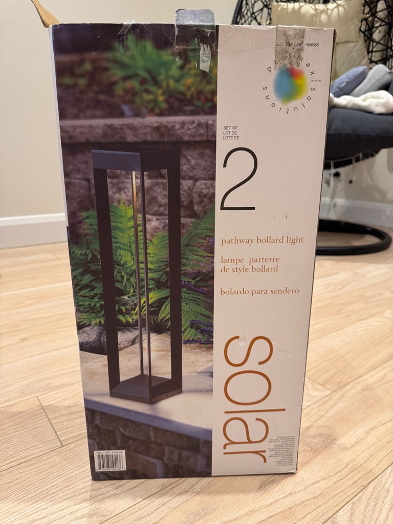 New solar powered led garden light . 