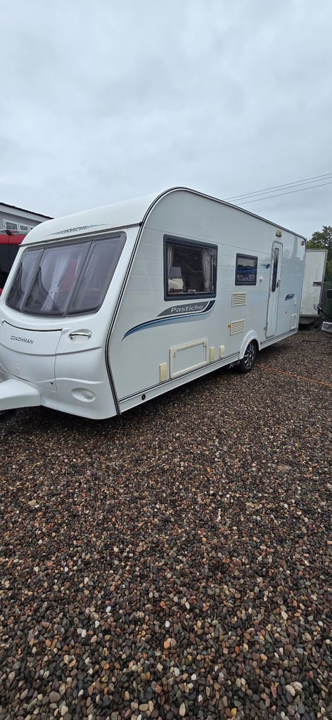 Coachman pastiche 524/4 berth 2011 motor mover fantastic condition large end bathroom