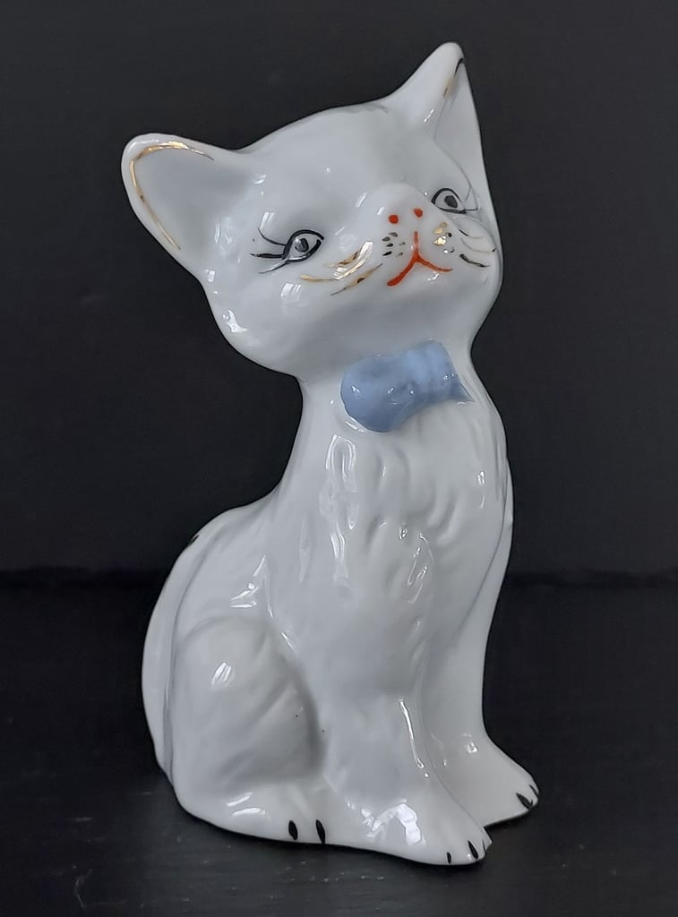 Ceramic Cat Ornament 11 cm Tall