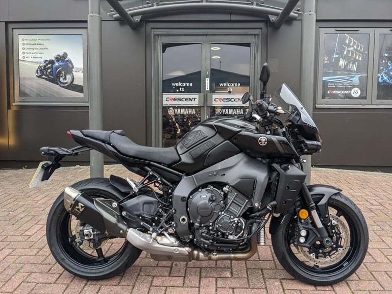YAMAHA MT-10 2022 - TECH BLACK - AKRAPOVIC - RECENT TYRES - 5 SERVICE ENTRIES
