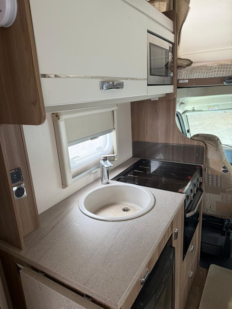 2016 - Swift Lifestyle 686 - 2.3ltr - apx 70k - 6 Berth / 6 Belts 