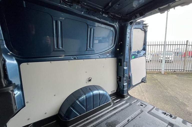 2025 Ford Transit Custom 2.5 PHEV 232ps H1 Double Cab Van Limited Auto PANEL VAN PETROL/ELECTRIC ...