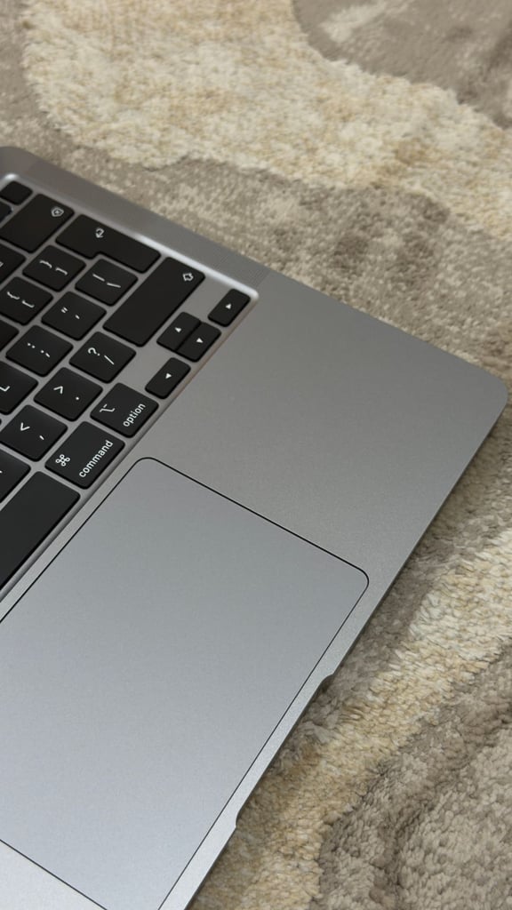 13" Macbook Air (M1) – Excellent Condition