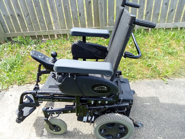 Electric wheelchair 