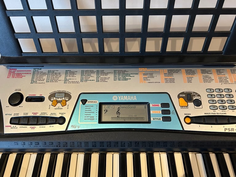 Yamaha PSR-170 keyboard and stand