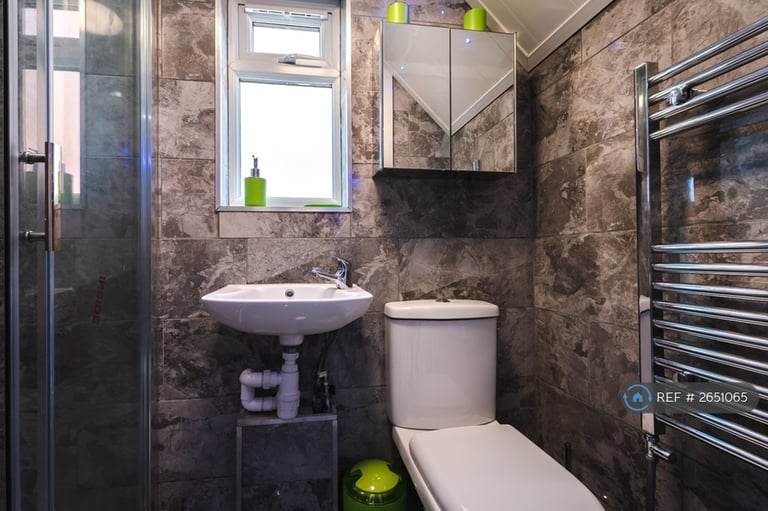 2 bedroom flat in Addington Road, Reading, RG1 (2 bed) (#2651065)