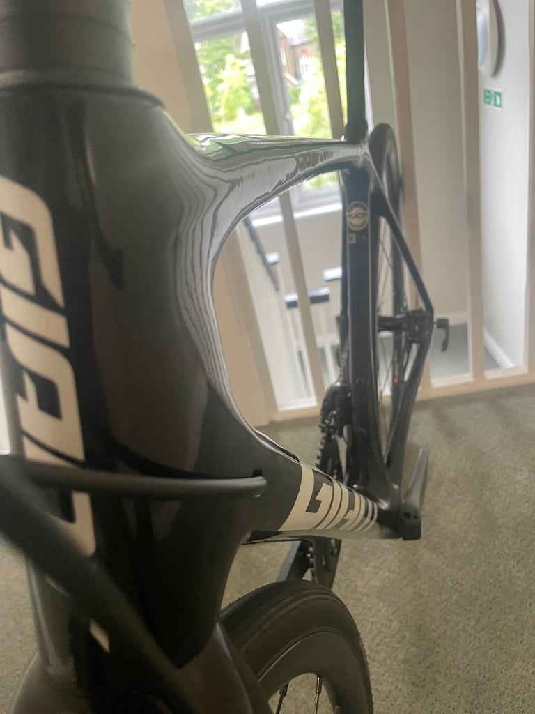 As new Giant Advanced TCR 0 Disc Ultegra DI2 Full Carbon Road Bike