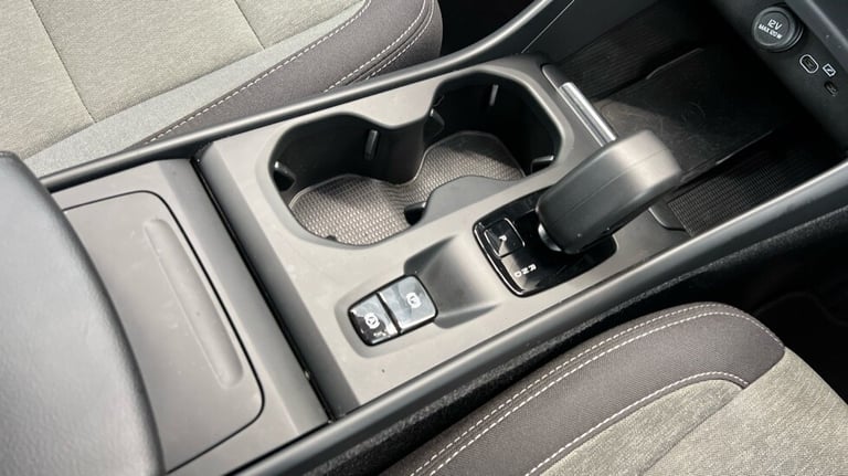 2022 Volvo XC40 Core, B3 mild hybrid, Petrol (Apple CarPlay, Power Tailgate, Google Nav) Estate P...