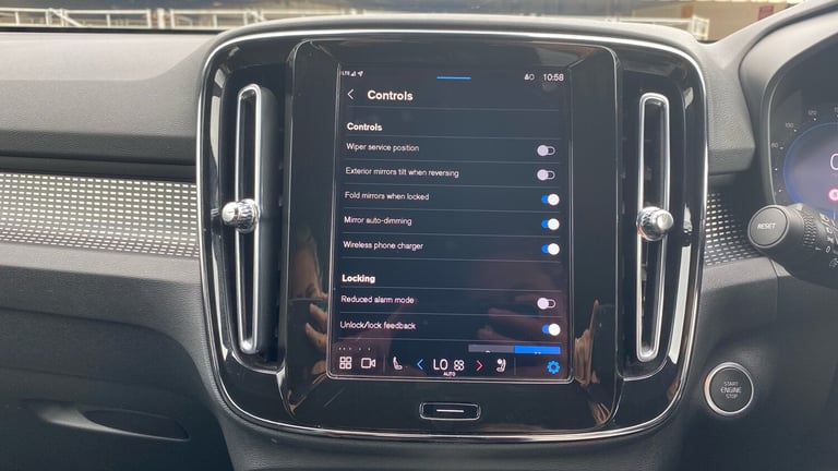 2024 Volvo XC40 2.0 B4P Plus Dark 5dr Auto Petrol Estate Estate Petrol Automatic