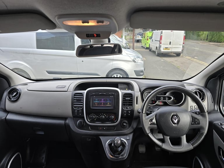 Renault Trafic LL29 ENERGY dCi 145 Sport Nav 9 Seat LWB Minibus DIESEL 2016/16