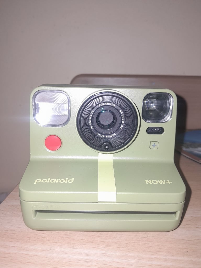 Polaroid Now+ Instant Camera forest green  (all acessories + box + 5 shots of film remaining)