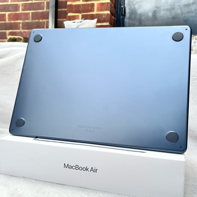 2024 MacBook Air 15” ( M3 - 16GB - 500GB SSD - 100% Battery) Apple accidental Warranty 