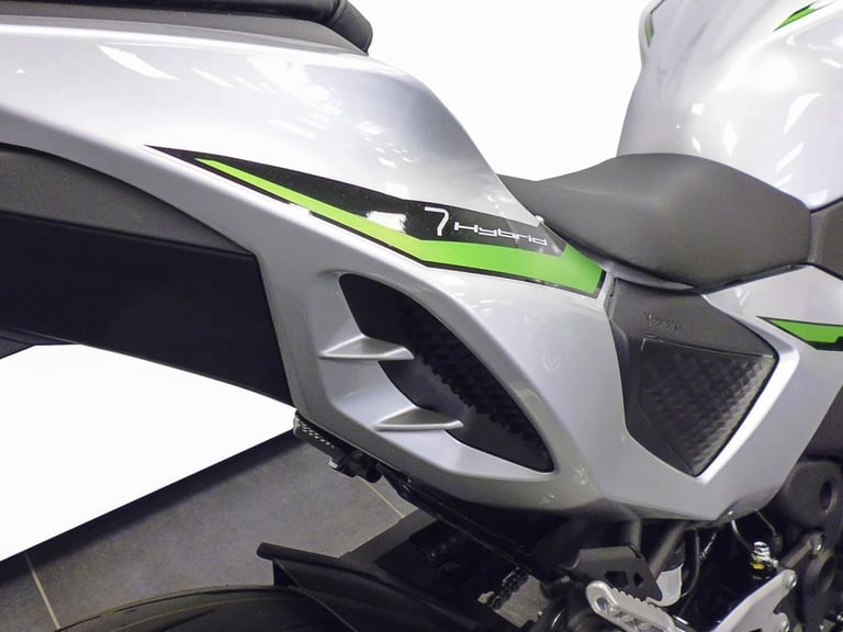 2025 KAWASAKI Z7 HYBRID