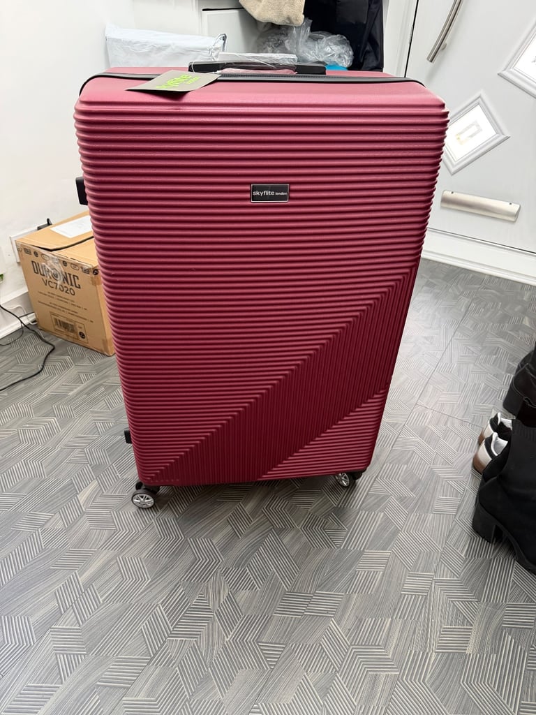 Skyflite red XL suitcase 