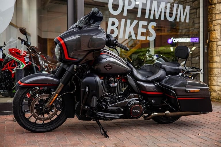 Harley-Davidson CVO SPORTGLIDE ! PANNIERS ! STUNNING
