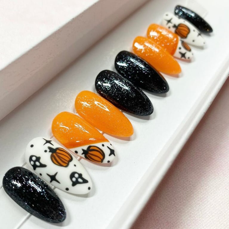 HALLOWEEN PRESS-ON NAILS - CUSTOM, HAND-PAINTED, AFFORDABLE