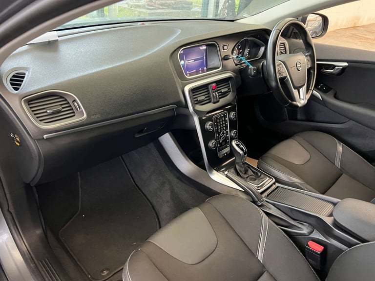 2018 Volvo V40 D3 [4 Cyl 150] Momentum Nav Plus 5dr Geartronic HATCHBACK DIESEL Automatic