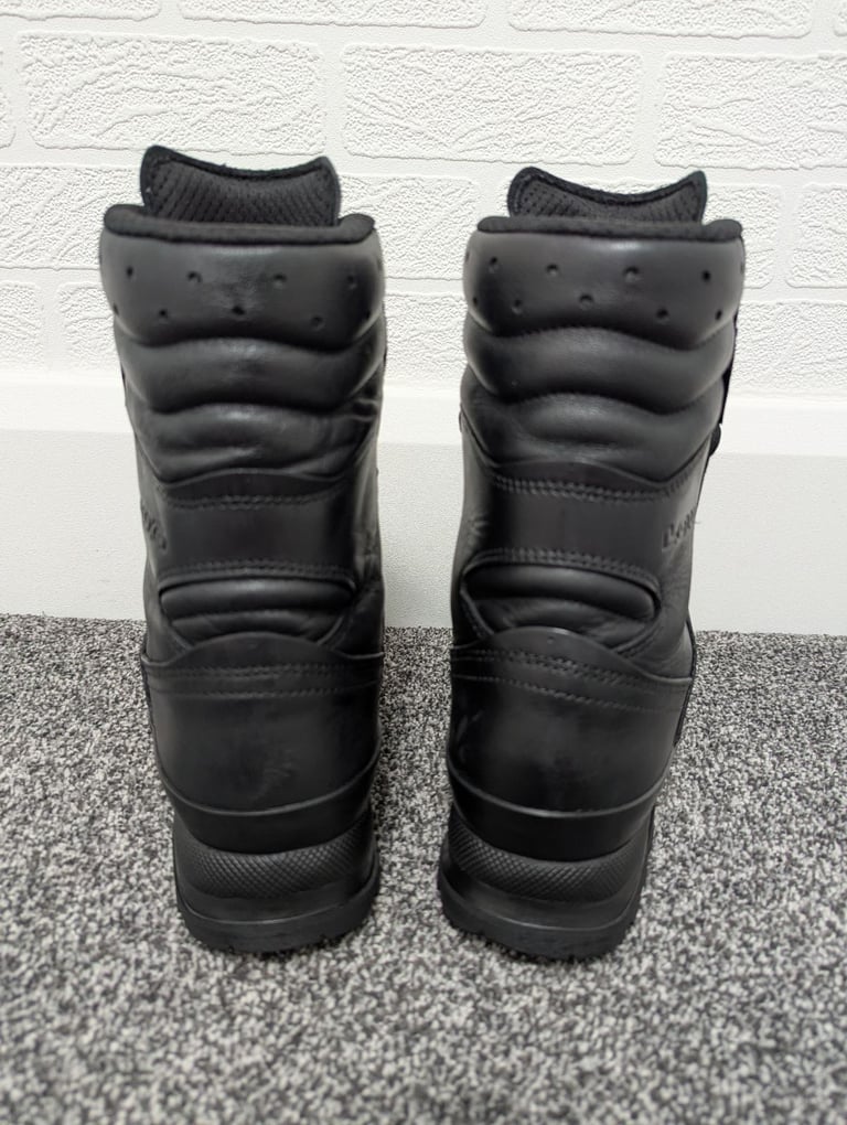 Great Condition LOWA Military Combat Boots GORE-TEX® Black / Size 7 UK / FREE LOCAL DELIVERY