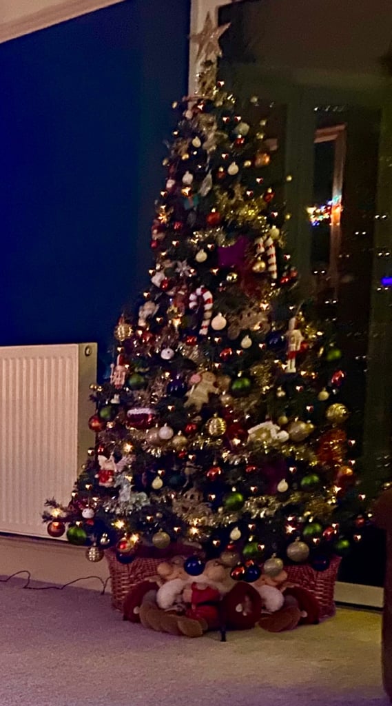 6ft Christmas Tree, Including a Huge Collection of Decorations 🎄✨