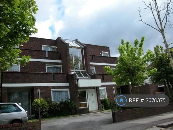 3 bedroom flat in Lady Hamilton Court, London, NW4 (3 bed) (#2678375)