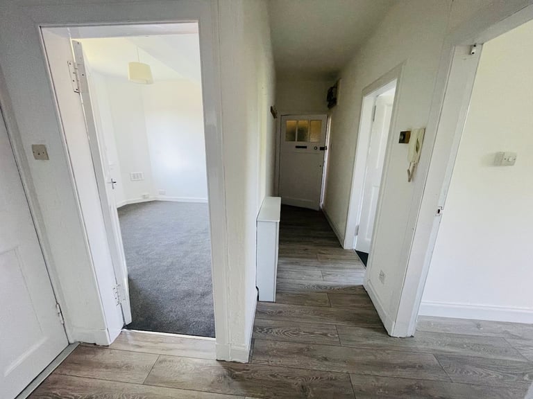 2 Bedroom Flat, Hutchison Crossway, Edinburgh