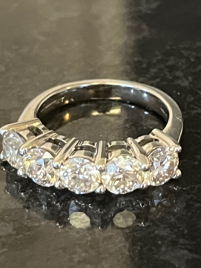 Diamond (5)stone gold ring 