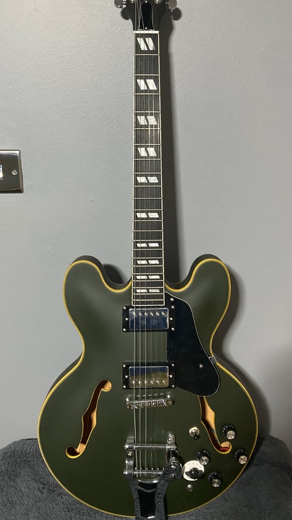 ES style hollow body guitar