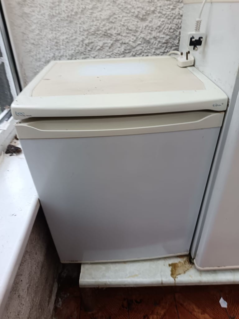 Small fridge in good used condition 