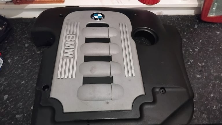 BMW 3 SERIES E90 E91 3.0 DIESEL ENGINE TOP COVER GENUINE 7789769