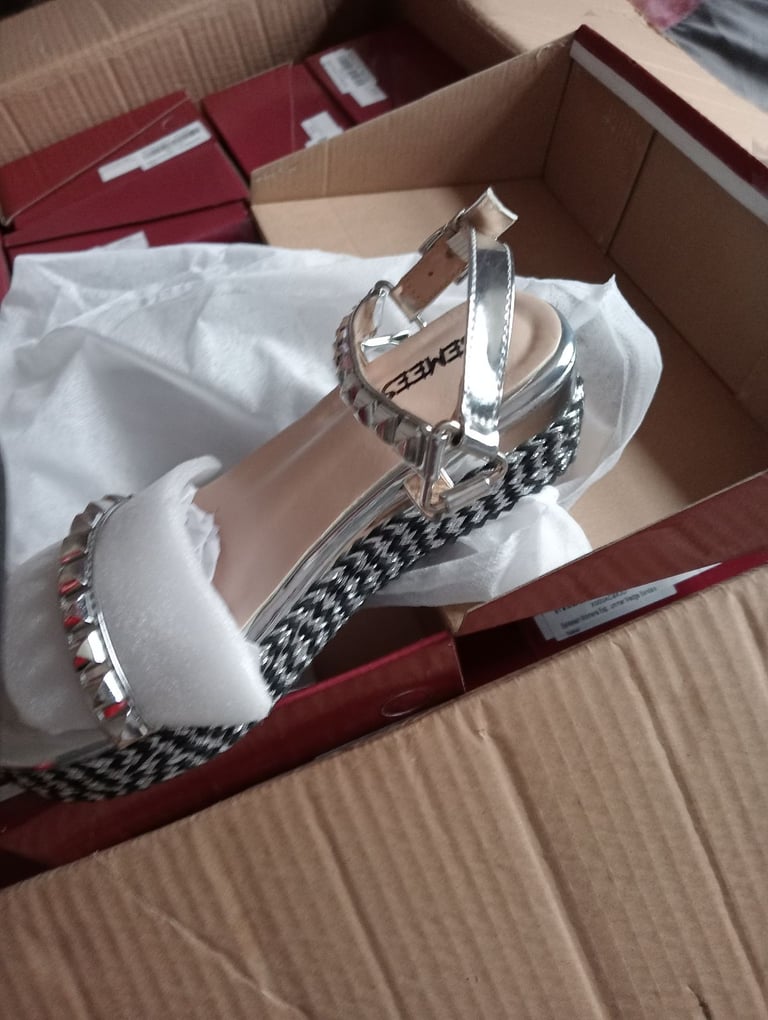 Lady's platform sandals 