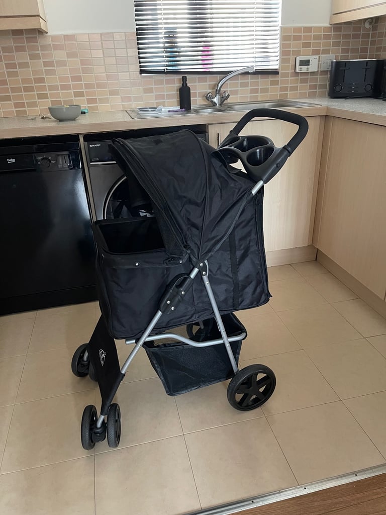 Dog pushchair 