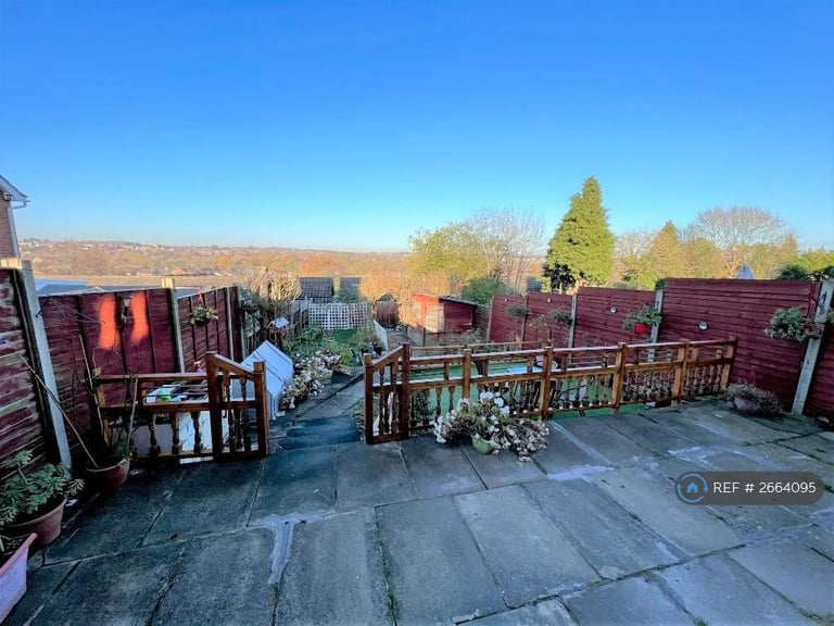 3 bedroom house in Tower View Crescent, Nuneaton, CV10 (3 bed) (#2664095)