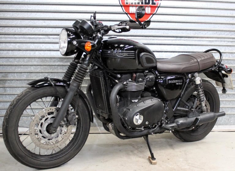 2018 18 TRIUMPH BONNEVILLE 900 T100 BLACK EDITION 9000 MILES TRADE SALE NEW MOT