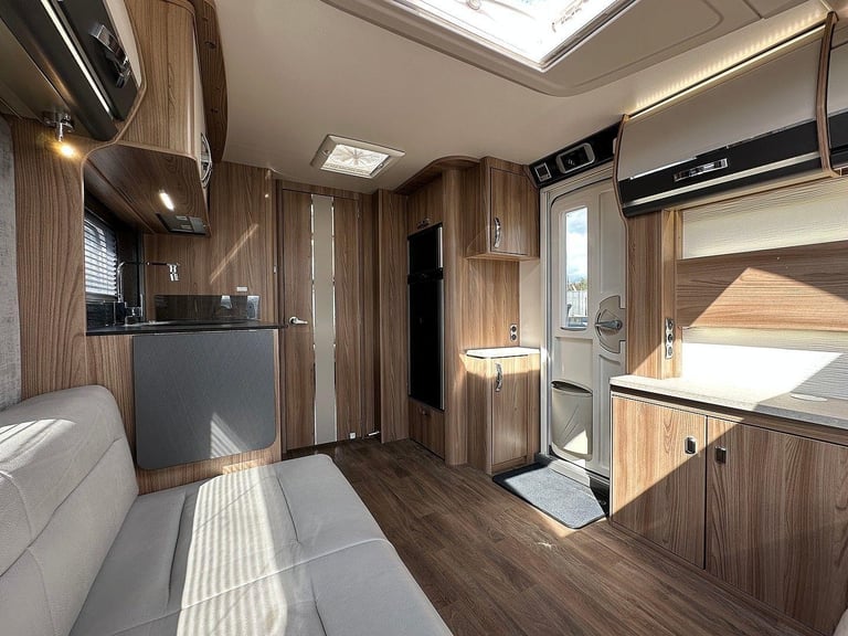 2022 Swift Elegance 850 Fixed Island Bed– 4 Berth Caravan