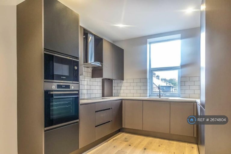 2 bedroom flat in Church Street, Twickenham, TW1 (2 bed) (#2674804)