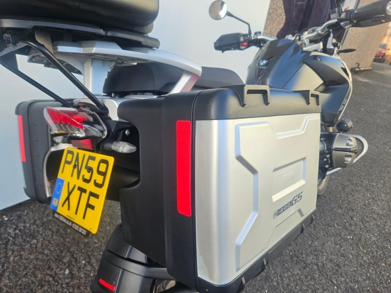 BMW R1200gs with full bmw vario luggage 