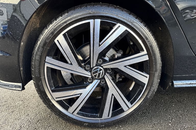 2024 Volkswagen Golf 1.5 eTSI 150 R-Line 5dr DSG Ã¢Â­ÂSunroof, Winter Pack, 18 Bergamo Alloys Ã ...