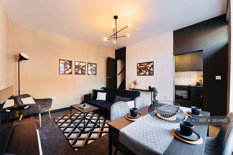 image for 2 bedroom house in Harold Place, Leeds, LS6 (2 bed) (#2634922)